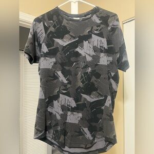 Men’s Gymshark shirt. Size medium. Very good condition.